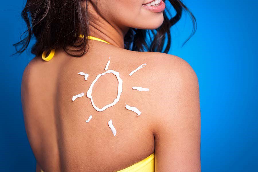 استفاده از ضد آفتاب در تابستان
